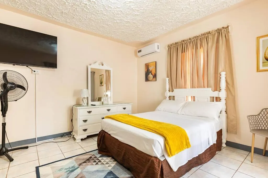 Shaw Park Gem Apt 12E Ocho Rios 0*,